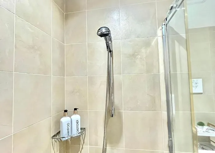 Apartment New 2br With Views In Makati And Fast Wifi Manila