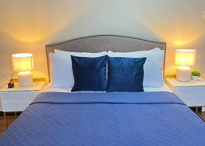 New 2br With Views In Makati And Fast Wifi