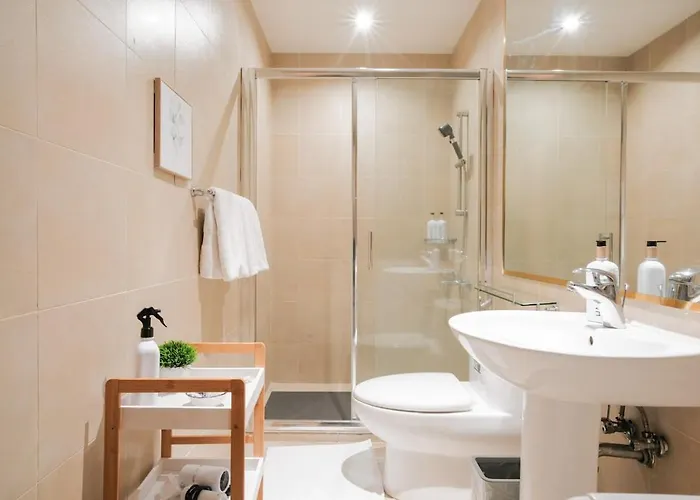 Apartment New 2br With Views In Makati And Fast Wifi *