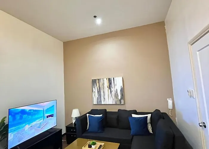 Apartment New 2br With Views In Makati And Fast Wifi