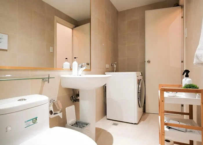 Apartment New 2br With Views In Makati And Fast Wifi *